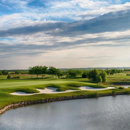 Golf Villa *