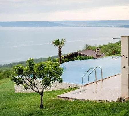 Golf Villa *