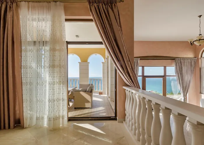 Golf Луксозна вила *