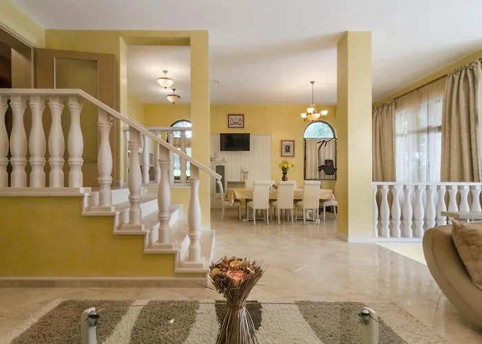 Луксозна вила Golf *