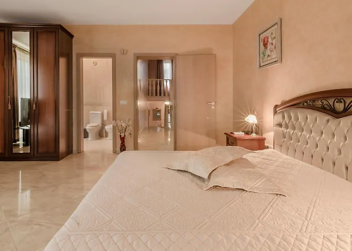 Golf Луксозна вила Балчик