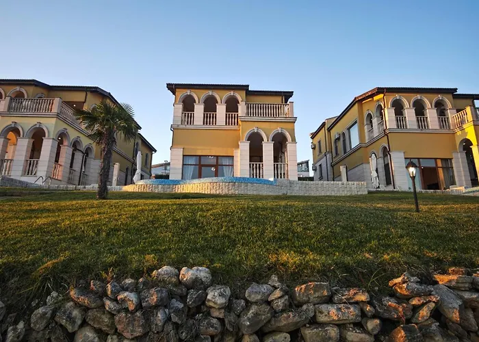 Луксозна вила Golf *